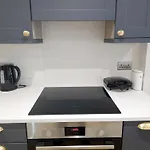 Jazreal Luxury - Centre * Leeds (West Yorkshire)
