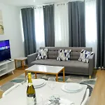 Jazreal Luxury - Centre Apartment